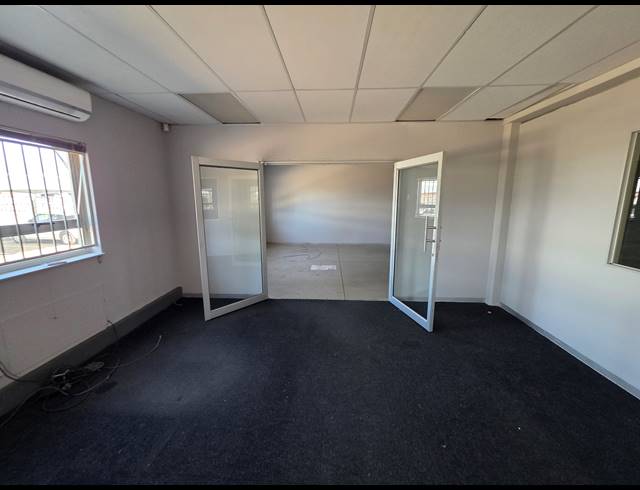 450M² WAREHOUSE TO LET IN STORMILL